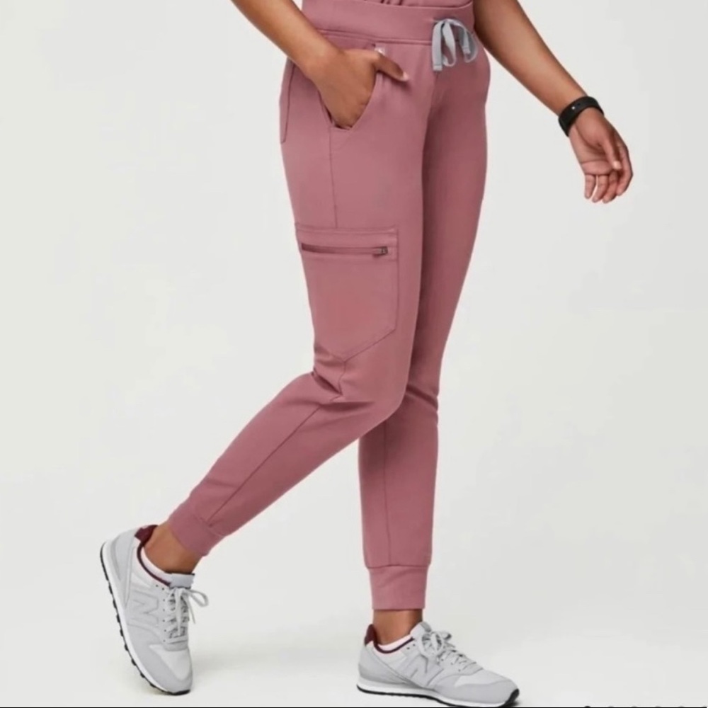 *** NWT- FIGS Mauve Zamora Joggers- SMALL regular